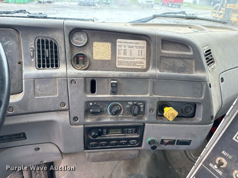 image for item DS3735 2000 Sterling Truck L7500 oil distributor truck