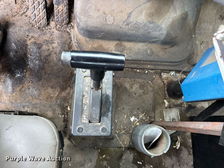 image for item DS3735 2000 Sterling Truck L7500 oil distributor truck