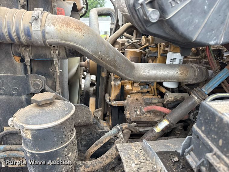 image for item DS3735 2000 Sterling Truck L7500 oil distributor truck