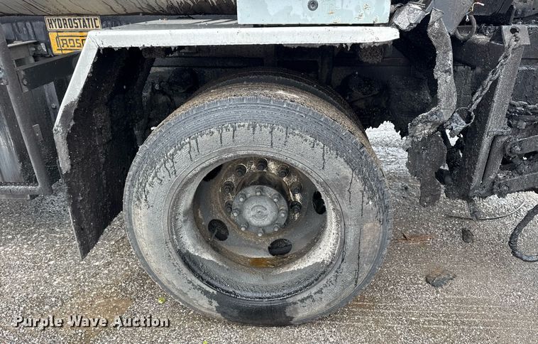 image for item DS3735 2000 Sterling Truck L7500 oil distributor truck