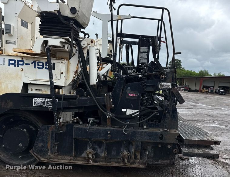 image for item DS3736 2009 Roadtec RP-195 paver