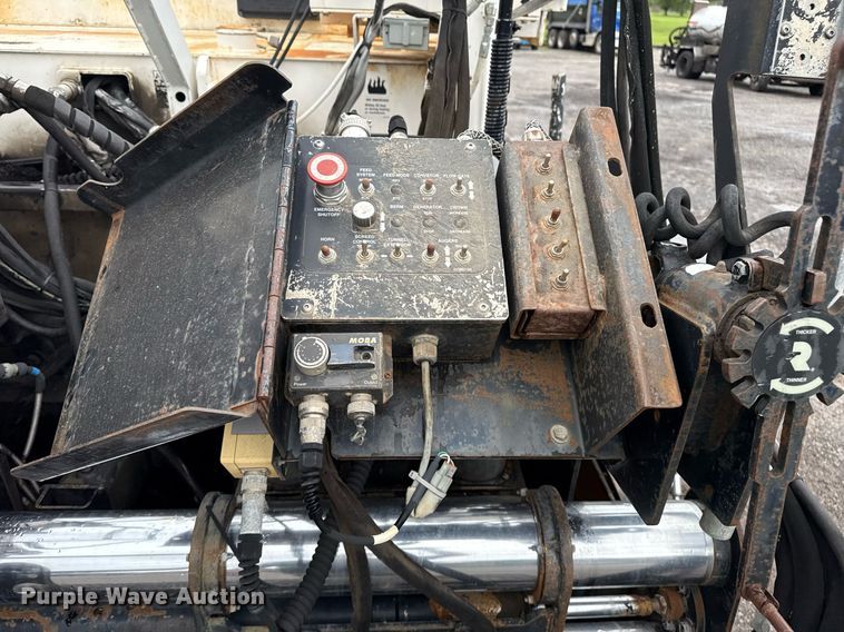 image for item DS3736 2009 Roadtec RP-195 paver