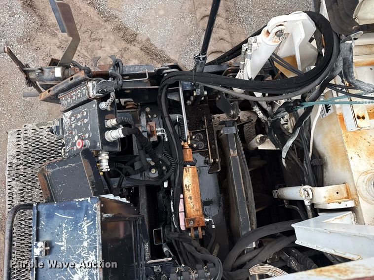 image for item DS3736 2009 Roadtec RP-195 paver