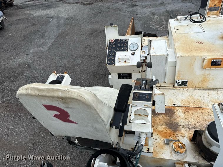 image for item DS3736 2009 Roadtec RP-195 paver