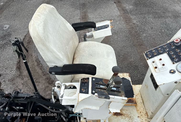 image for item DS3736 2009 Roadtec RP-195 paver