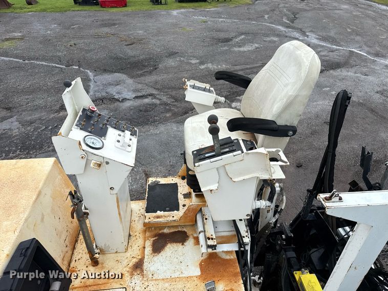 image for item DS3736 2009 Roadtec RP-195 paver