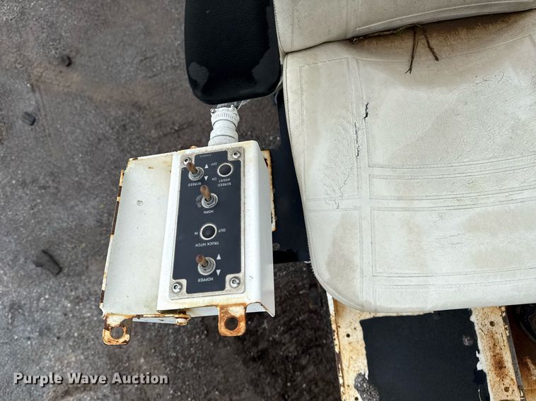 image for item DS3736 2009 Roadtec RP-195 paver