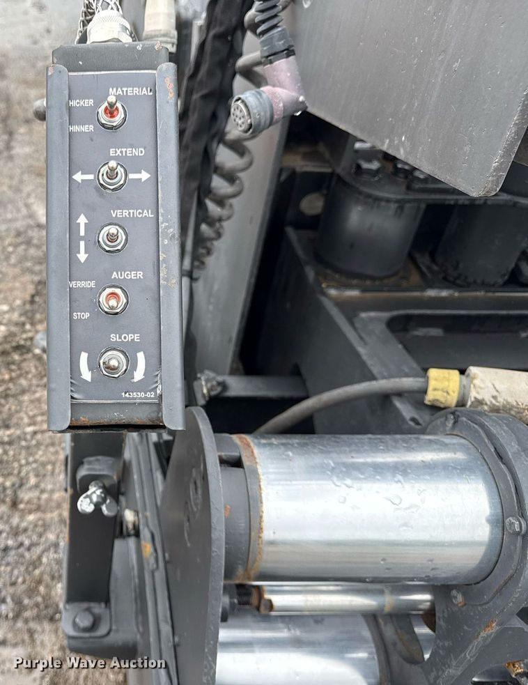 image for item DS3737 2007 Roadtec RP-155 paver