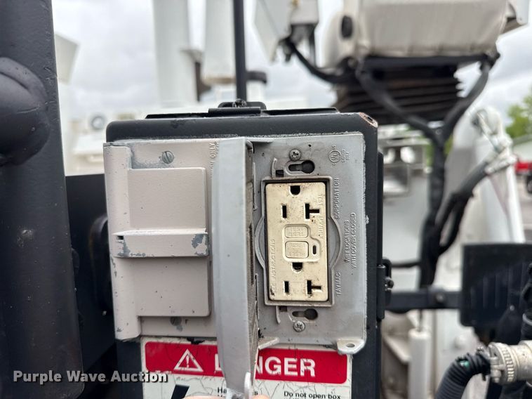 image for item DS3737 2007 Roadtec RP-155 paver