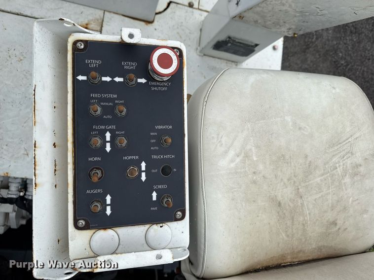 image for item DS3737 2007 Roadtec RP-155 paver