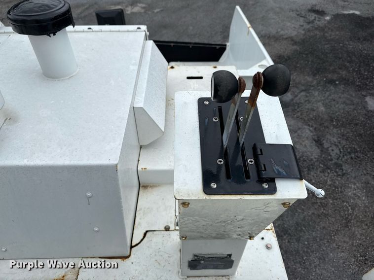 image for item DS3737 2007 Roadtec RP-155 paver