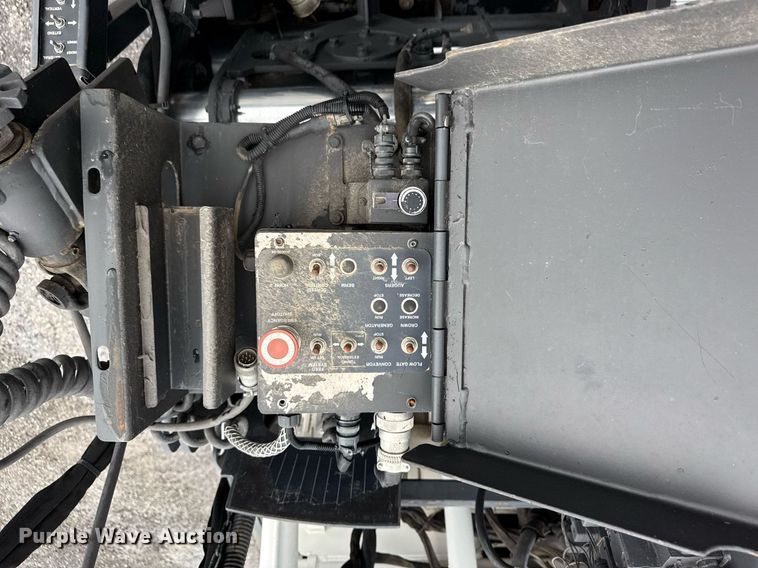 image for item DS3737 2007 Roadtec RP-155 paver