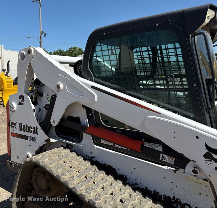 image for item DS4318 2015 Bobcat T650 tracked skid steer loader