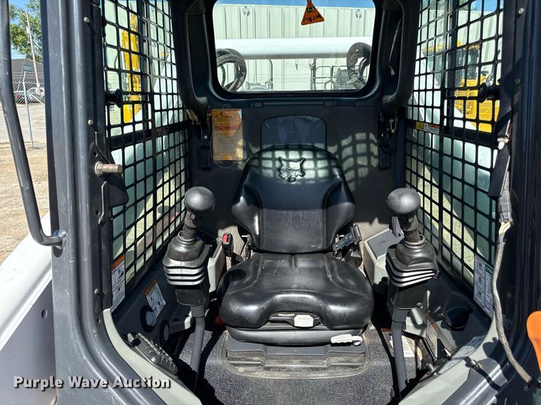 image for item DS4318 2015 Bobcat T650 tracked skid steer loader