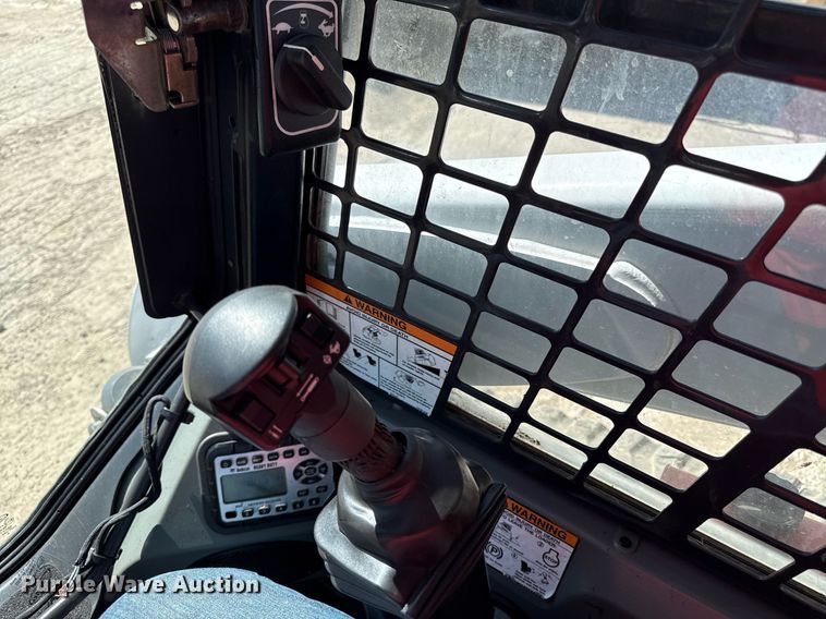 image for item DS4318 2015 Bobcat T650 tracked skid steer loader