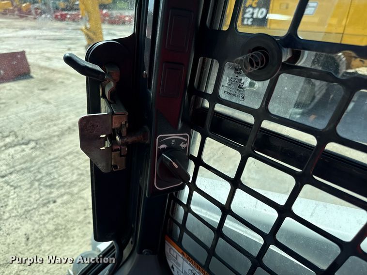 image for item DS4318 2015 Bobcat T650 tracked skid steer loader