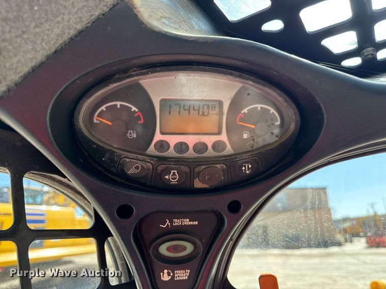 image for item DS4318 2015 Bobcat T650 tracked skid steer loader