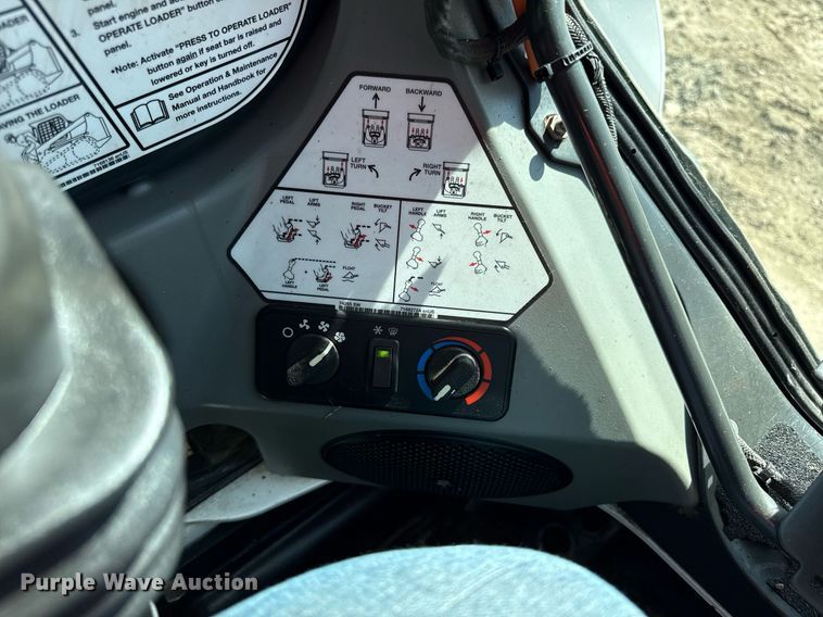 image for item DS4318 2015 Bobcat T650 tracked skid steer loader