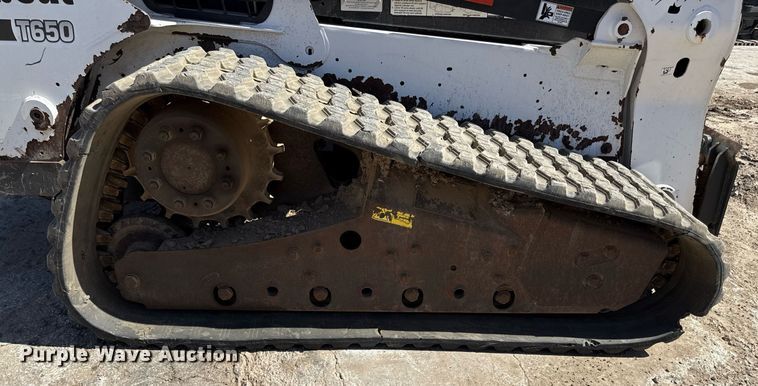 image for item DS4318 2015 Bobcat T650 tracked skid steer loader
