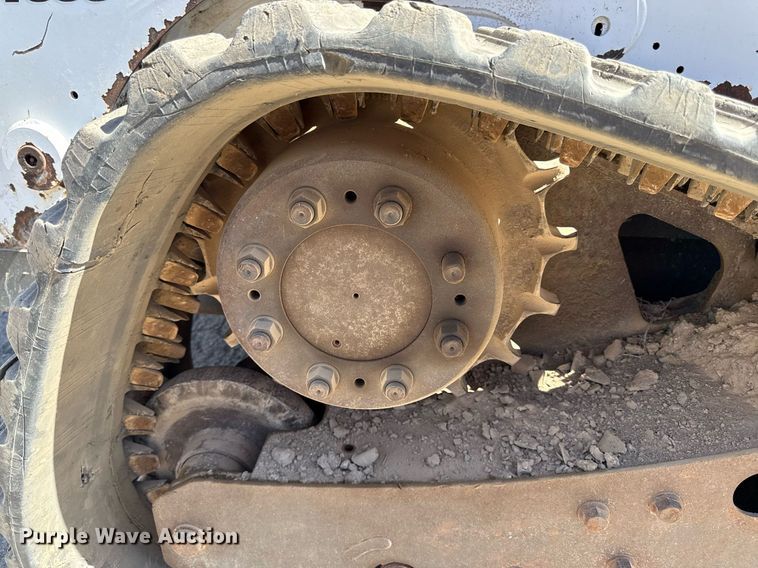 image for item DS4318 2015 Bobcat T650 tracked skid steer loader