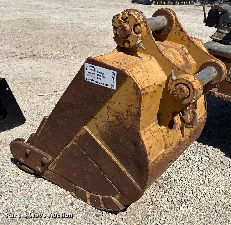 image for item DS4320 Komatsu excavator bucket