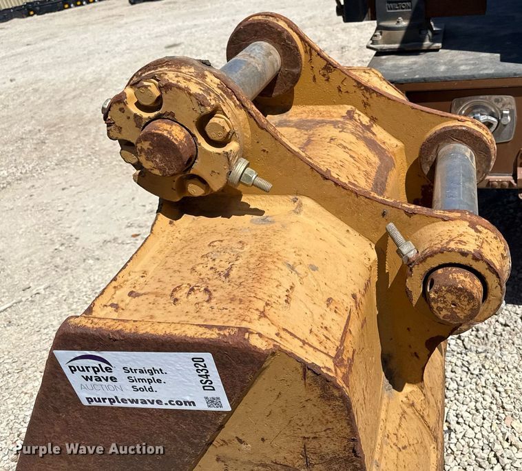 image for item DS4320 Komatsu excavator bucket