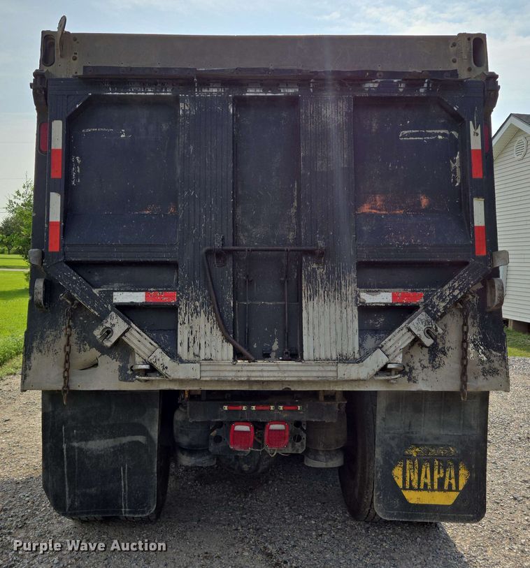 image for item DT4869 2004 Peterbilt 357 dump truck