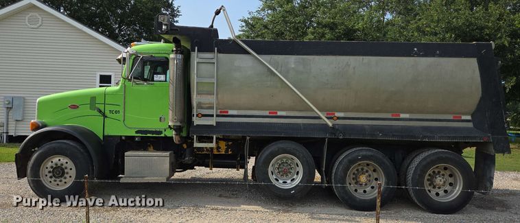image for item DT4869 2004 Peterbilt 357 dump truck