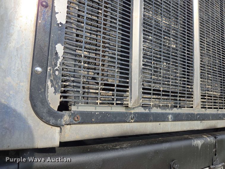 image for item DT4869 2004 Peterbilt 357 dump truck