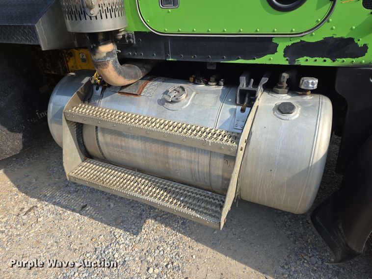 image for item DT4869 2004 Peterbilt 357 dump truck