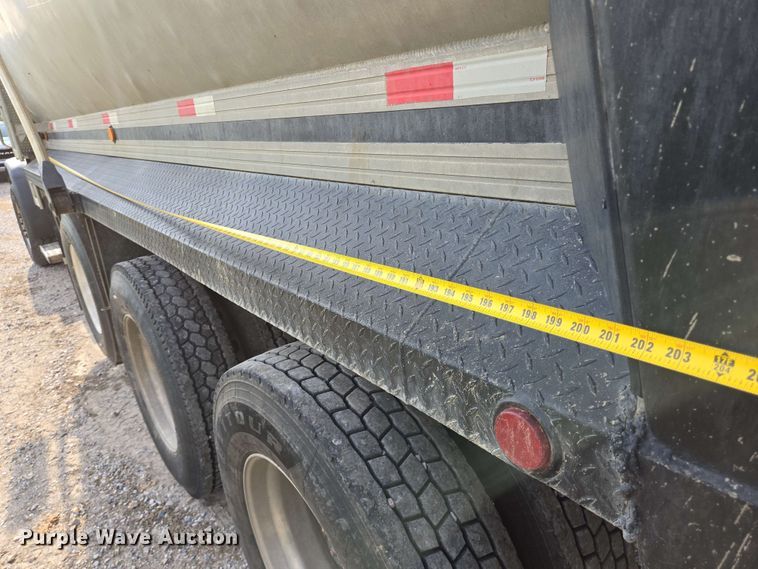 image for item DT4869 2004 Peterbilt 357 dump truck