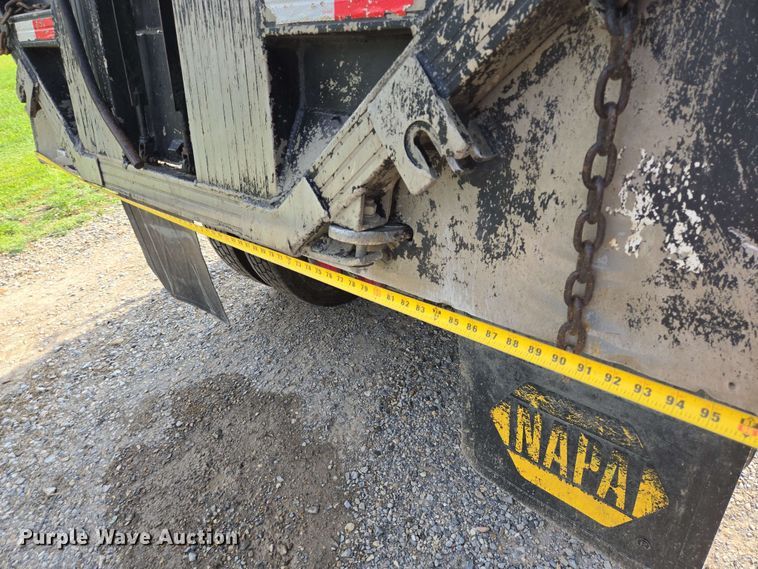 image for item DT4869 2004 Peterbilt 357 dump truck