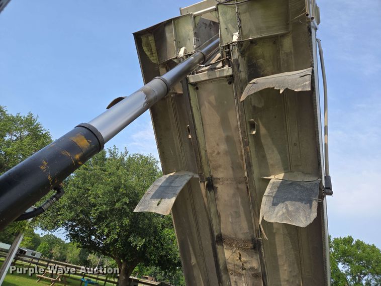 image for item DT4869 2004 Peterbilt 357 dump truck