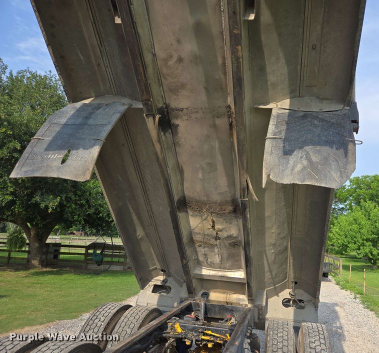 image for item DT4869 2004 Peterbilt 357 dump truck