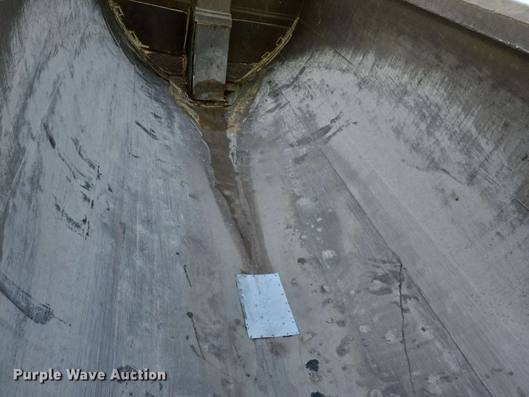 image for item DT4869 2004 Peterbilt 357 dump truck