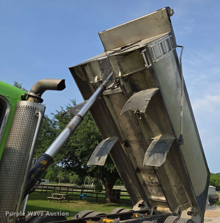 image for item DT4869 2004 Peterbilt 357 dump truck