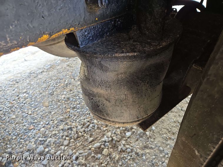 image for item DT4869 2004 Peterbilt 357 dump truck