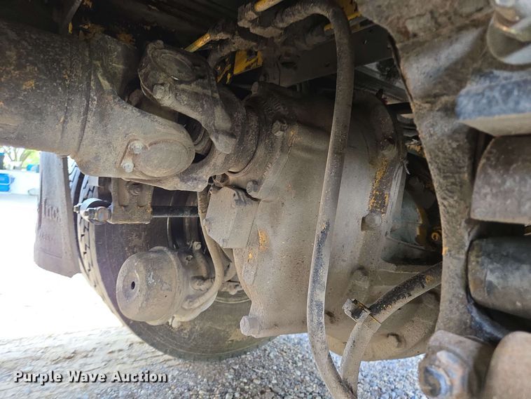 image for item DT4869 2004 Peterbilt 357 dump truck