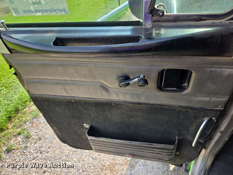 image for item DT4869 2004 Peterbilt 357 dump truck