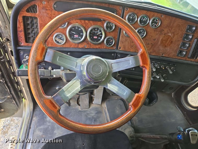 image for item DT4869 2004 Peterbilt 357 dump truck