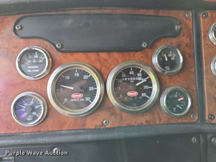 image for item DT4869 2004 Peterbilt 357 dump truck