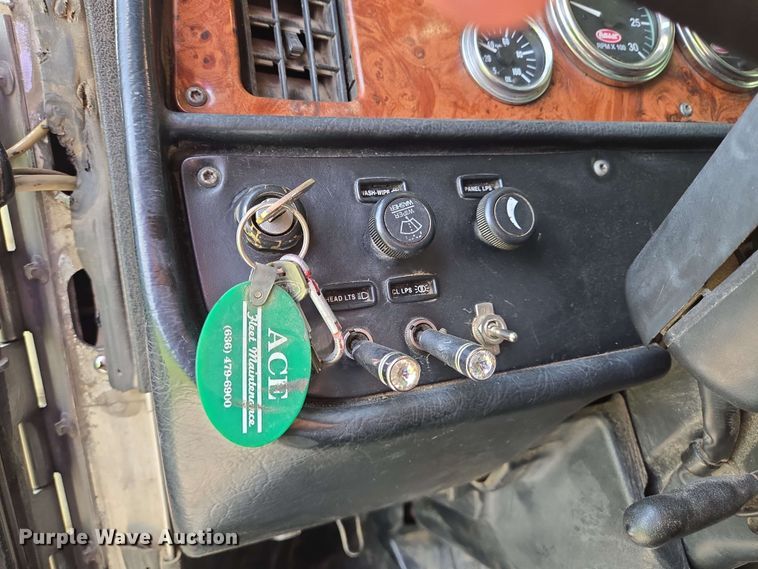 image for item DT4869 2004 Peterbilt 357 dump truck