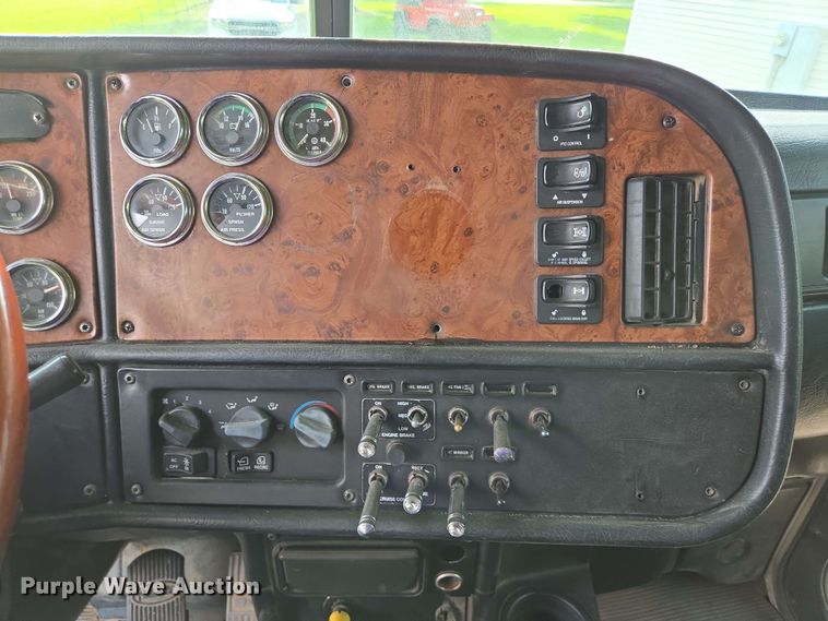 image for item DT4869 2004 Peterbilt 357 dump truck