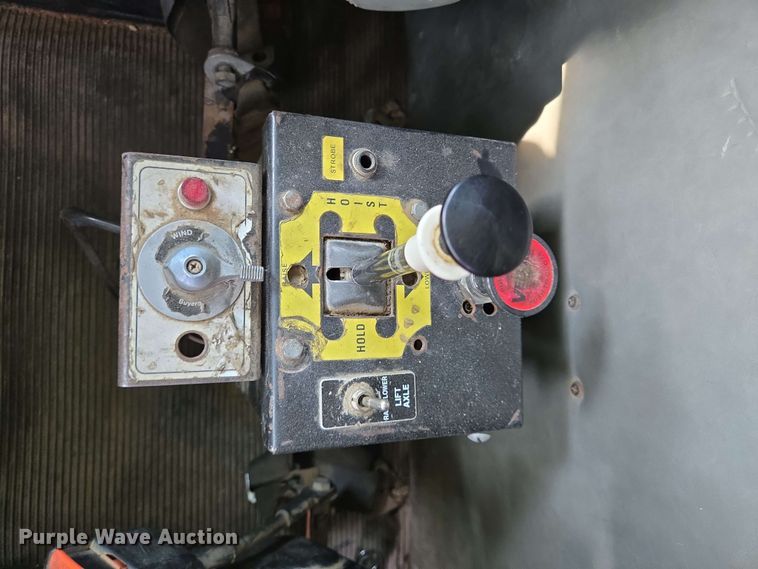 image for item DT4869 2004 Peterbilt 357 dump truck