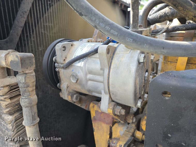 image for item DT4869 2004 Peterbilt 357 dump truck