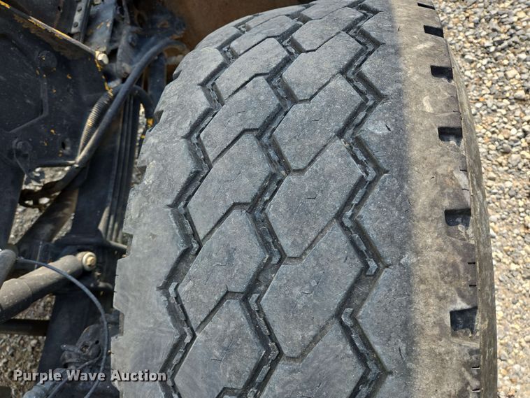 image for item DT4869 2004 Peterbilt 357 dump truck