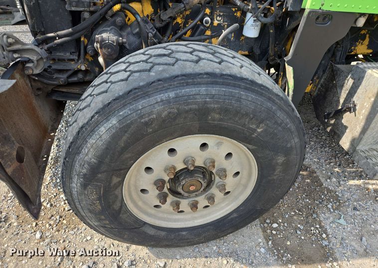 image for item DT4869 2004 Peterbilt 357 dump truck