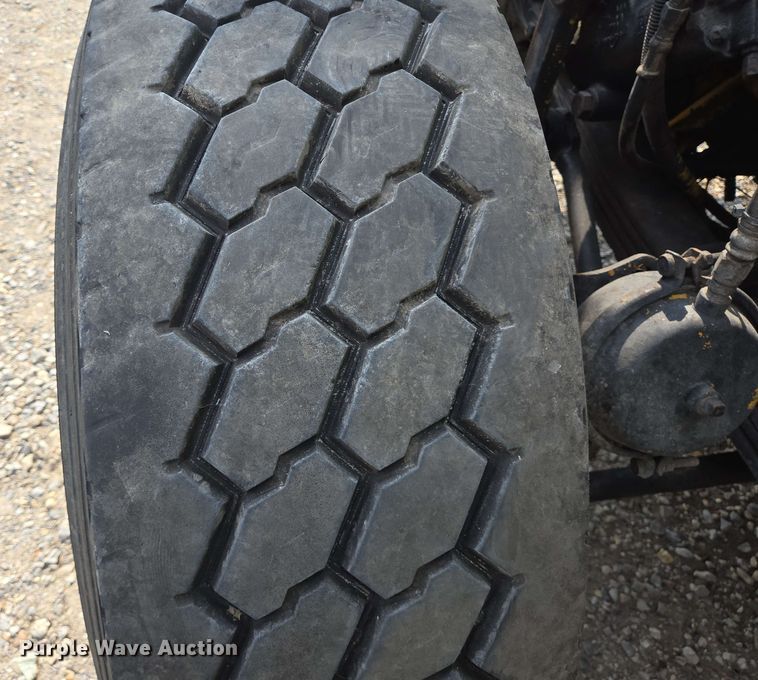 image for item DT4869 2004 Peterbilt 357 dump truck