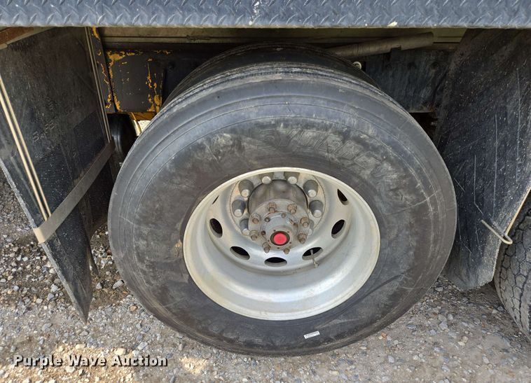 image for item DT4869 2004 Peterbilt 357 dump truck