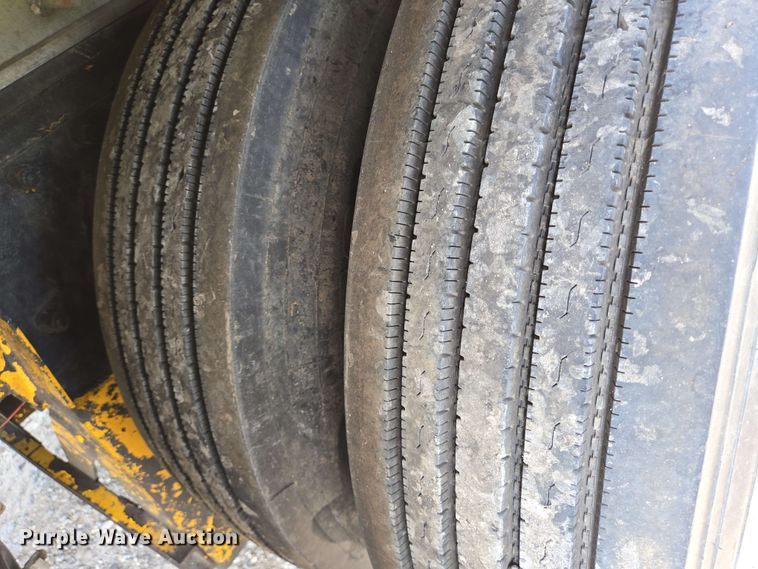 image for item DT4869 2004 Peterbilt 357 dump truck